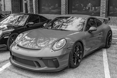 Chicago, Illinois - 29 Eylül 2024: 2018 Porsche 911 GT3. Kırmızı 2018 Porsche 911 GT3 sokağa park edilmiş.