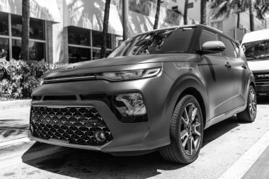 Miami Beach, Florida USA - 5 Haziran 2024 Miami Beach 'te Kia soul Pembesi. Kia soul gt imzası özel Kore arabasıdır..