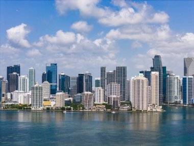 Brickell gökdelenlerinin hava görüntüsü. Miami şehir merkezinin modern manzarası