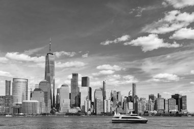 New York City, Manhattan Skyline ile Hudson Nehri üzerinde, New York, ABD NYC, New York. Kentsel Gökdelenler ABD ile New York City Skyline. New York 'taki Lower Manhattan ve One World Trade Center, ABD New Jersey Panoramic view on Manhattan.
