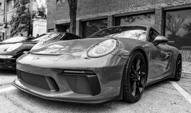 Chicago, Illinois - 29 Eylül 2024: 2018 Porsche 911 GT3. Kırmızı 2018 Porsche 911 GT3 sokağa park edilmiş.