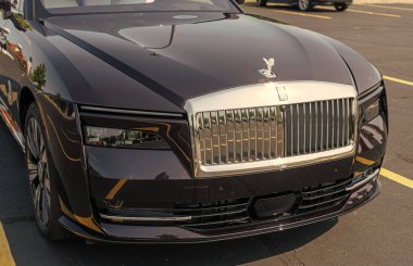 Chicago, Illinois, ABD - 08 Eylül 2024 Rolls Royce Spectre elektrikli süper coupe arabası, ecstasy ruhu. Elektrikli araba. Rolls Royce Spectre elektrikli araba. Chicago 'dan Rolls Royce Spectre