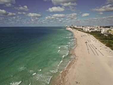 Güney Sahili, ABD 'de liman manzarası. Skyline panorama. Deniz sahili. Miami Güney Sahili hava manzarası. Miami marinası, Florida 'daki Skyline hava sahası. Miami 'nin güney sahili. Güneşli Miami plajları.