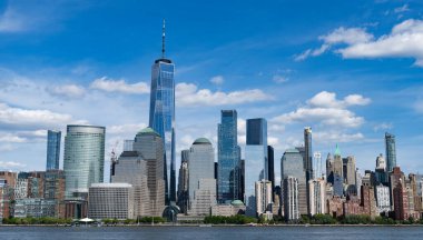 Manhattan güzel silueti, New York, Birleşik Devletler. New York City, Manhattan Skyline ile Hudson Nehri üzerinde, New York City, ABD New York şehrinin Manhattan şehir merkezindeki ufuk çizgisi