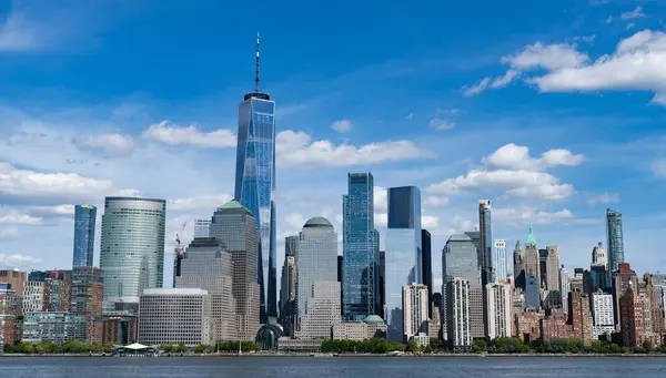 Manhattan güzel silueti, New York, Birleşik Devletler. New York City, Manhattan Skyline ile Hudson Nehri üzerinde, New York City, ABD New York şehrinin Manhattan şehir merkezindeki ufuk çizgisi