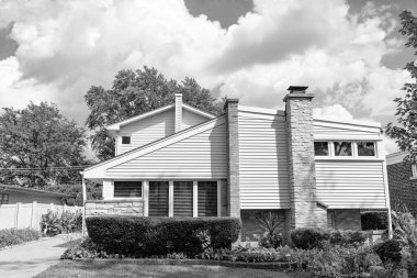 Mahallede mülk. İkametgah. Konut mimarisi. Banliyö mahallesi. Banliyö ev mimarisi. Özel aile evi. Mahalle mimarisi. Özel mimari.