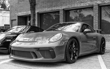 Chicago, Illinois - 29 Eylül 2024: 2018 Porsche 911 GT3. Kırmızı 2018 Porsche 911 GT3 sokağa park edilmiş.