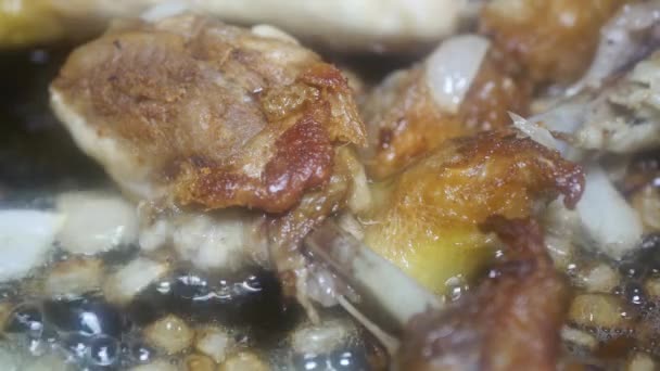 Appetizing Chicken Drumsticks Chopped Onions Frying Pan Side View Macro — Vídeo de Stock