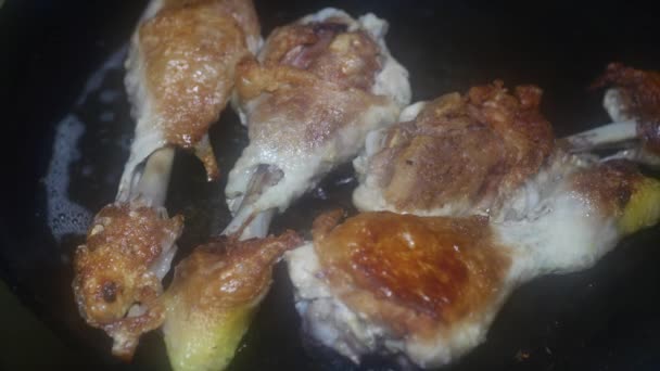 Chicken Drumsticks Delicious Crust Fried Frying Pan — Stok video