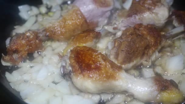 Chicken Drumsticks Delicious Crust Fry Chopped Onions Pan — Stok video