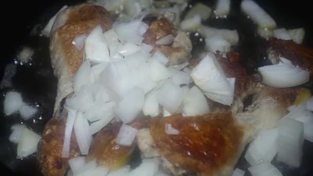 Chicken Drumsticks Delicious Crust Fry Onions Pan Close — Stok video