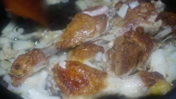 Chicken Drumsticks Appetizing Crust Onions Frying Pan Macro — Stok video