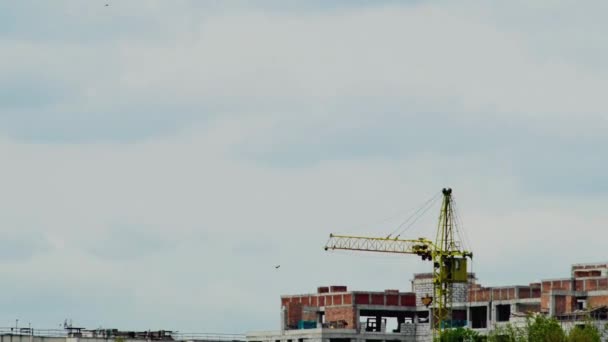 Time Lapse Movement Clouds Tower Crane Construction House — Stock Video