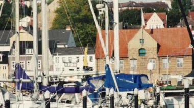 Flensburg, Almanya - 27 Ağustos 2023 Yolcu vapuru - ALEXANDRA Flensburg 'un yüzen simgesi, limanda
