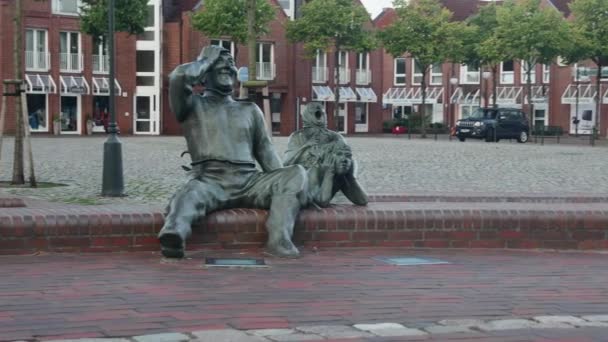 Flensburg Niemcy Września 2023 Zabawne Rzeźby Tle Domów Miejskich — Wideo stockowe