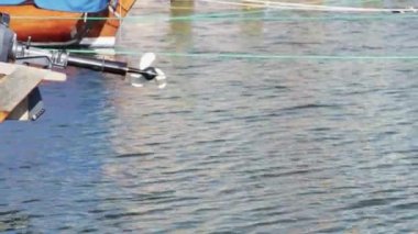 Dış tekne motorunun pervaneli kenar görüntüsü