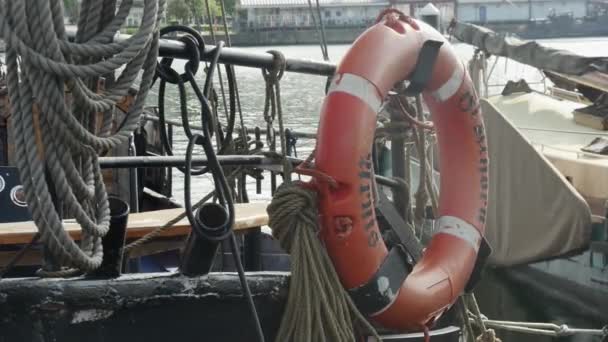 Flensburg Duitsland September 2023 Stap Aan Boord Van Een Zeilboot — Stockvideo