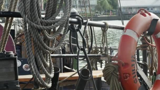 Flensburg Duitsland September 2023 Aan Boord Van Een Zeilboot Met — Stockvideo
