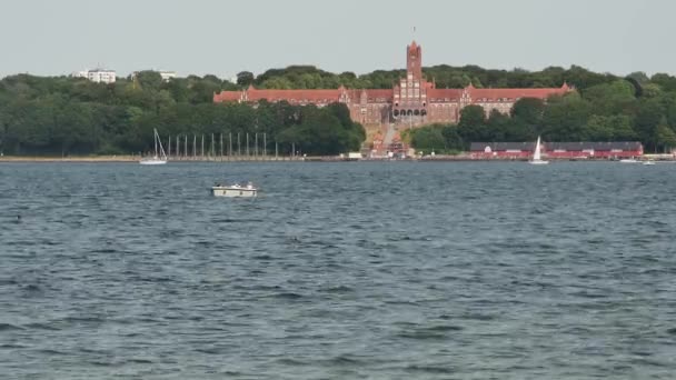 Flensburg Almanya Temmuz 2023 Deniz Harp Okulu Nun Karşı Kıyısından — Stok video