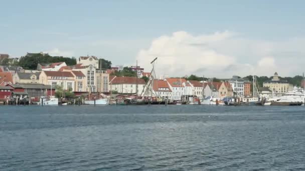 Flensburg Allemagne Août 2023 Timelapse Rive Opposée Avec Des Navires — Video