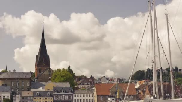 Flensburg Německo Srpna2023 Čas Krátí Mraky Nad Starým Protestantským Kostelem — Stock video