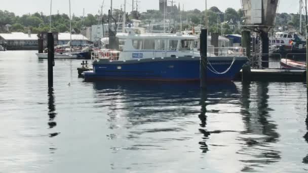 フレンズバーグ ドイツ 2023年7月26日 港のモールドパトロールボートの側面図 — ストック動画