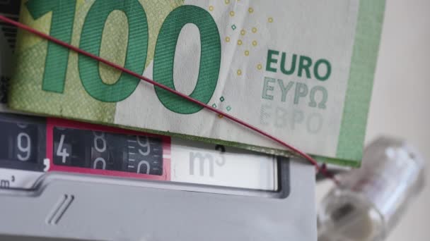 Numeri Rotanti Contatore Gas Con Una Banconota 100 Euro Cima — Video Stock