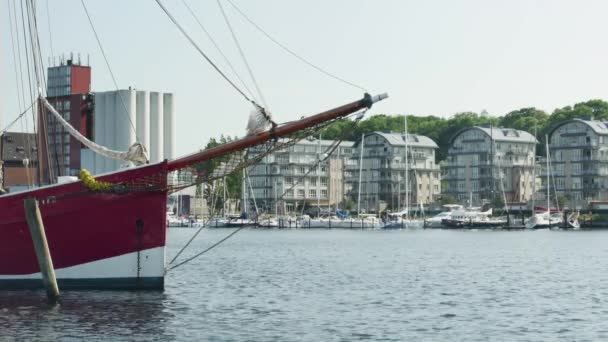 Flensburg Almanya Haziran 2023 Ryvar 1916 Yaptığı Yelkenli Balıkçı Teknesi — Stok video