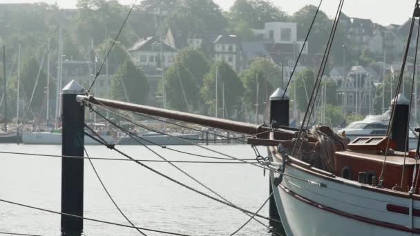 Flensburg Duitsland Juni 2023 Uitzicht Boeg Van Een Retro Zeilschip — Stockvideo