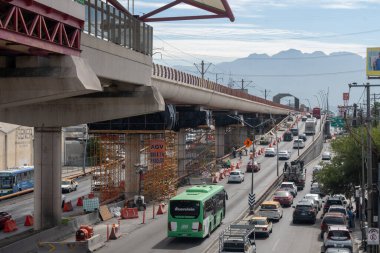 Monterrey 'de. Hayır. 29-10-2023. Monterrey şehrinin metrosunda tamirat, Avenida Universidad 'daki metro istasyonu, UANL yakınlarında..