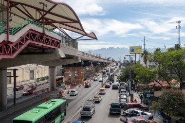 Monterrey 'de. Hayır. 29-10-2023. Monterrey şehrinin metrosunda tamirat, Avenida Universidad 'daki metro istasyonu, UANL yakınlarında..