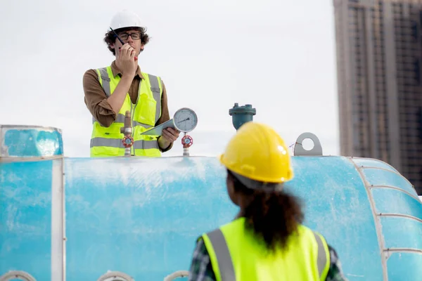 Young Woman Man Engineer Check Examining Pipeline Using Radio Factory — Photo