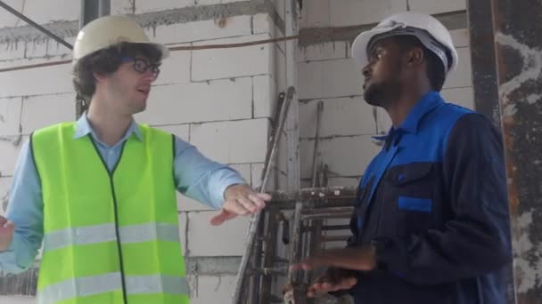 Architect Builder Talking Inspector Construction Construction Site Contractor Worker Discussion — Vídeos de Stock