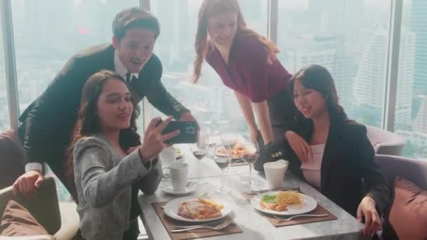 Bonne Équipe Jeunes Gens Affaires Fête Célèbrent Succès Selfie Prendre — Video