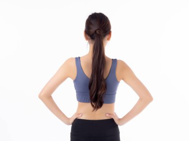 Spor elbiseli, güzel Asyalı bir kadının portresi. Beyaz arka planda izole edilmiş bel ve karın kasları, spor ve sağlık için egzersiz, sıhhatli ince bir kadın, dikiz aynası..