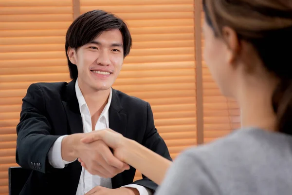 Young Asian Businessman Talking Negotiation Agreement While Congratulating Businesswoman Handshake — Zdjęcie stockowe