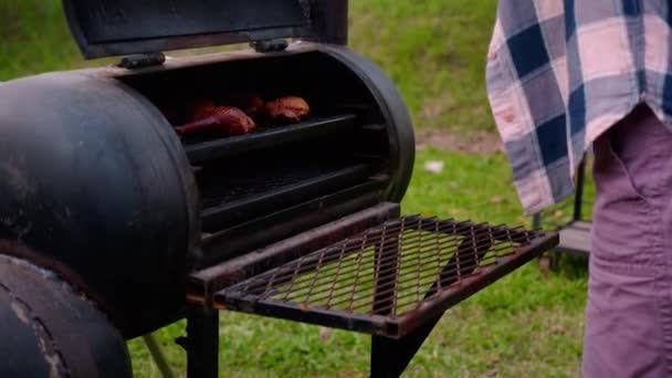 Senior Woman Grilling Chicken Meat Preparing Eat Camping Elderly Doing — Stok video