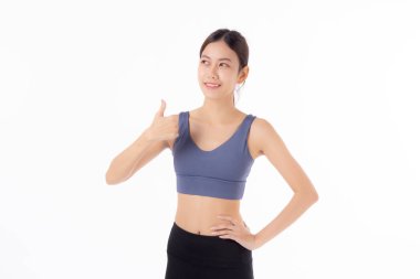 Spor kıyafetli güzel Asyalı kadın portresi beyaz arka planda, spor ve eğitim için izole edilmiş, zayıflama ve kendine güvenme için kadın fitness egzersizi yapıyor..