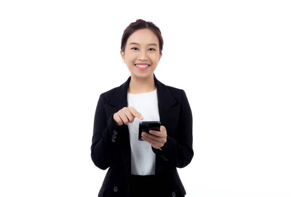 Porträt Junge Asiatische Geschäftsfrau Mit Smartphone Isoliert Auf Weißem Hintergrund — Stockfoto