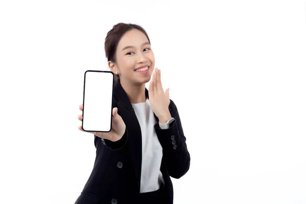 Porträt Junge Asiatische Geschäftsfrau Zeigt Und Präsentiert Smartphone Mit Leerzeichen — Stockfoto
