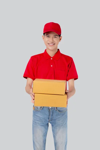 Joven Hombre Asiático Uniforme Rojo Tapa Pie Caja Transporte Pila —  Fotos de Stock