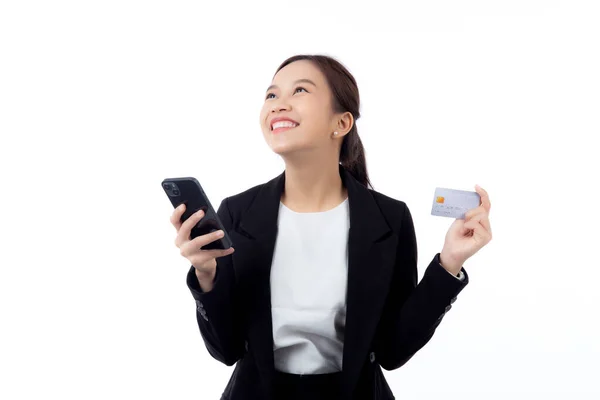 Retrato Joven Asiática Mujer Negocios Tienen Tarjeta Crédito Mirando Teléfono — Foto de Stock