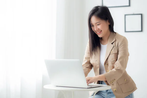 Young Asian Businesswoman Working Laptop Computer Desk Home Office Freelance —  Fotos de Stock
