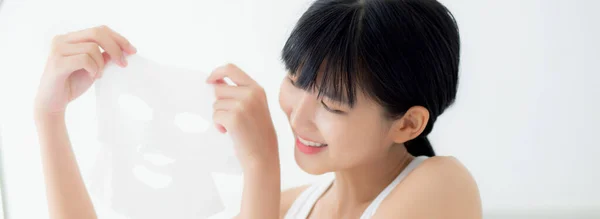 Linda Jovem Asiática Segurando Folha Máscara Facial Para Cuidados Com — Fotografia de Stock