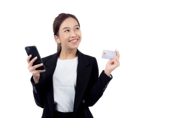 Retrato Joven Asiática Mujer Negocios Tienen Tarjeta Crédito Mirando Teléfono — Foto de Stock