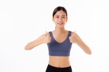 Spor kıyafetli güzel Asyalı kadın portresi beyaz arka planda, spor ve eğitim için izole edilmiş, zayıflama ve kendine güvenme için kadın fitness egzersizi yapıyor..