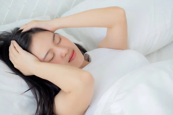 Young Asian Woman Lying Bed Pain Headache Bedroom Home Unhappy — Fotografie, imagine de stoc
