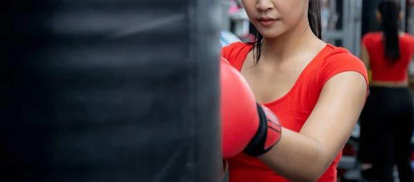 Détermination Jeune Femme Asiatique Ayant Motivation Boxe Dans Gymnase Remise — Photo