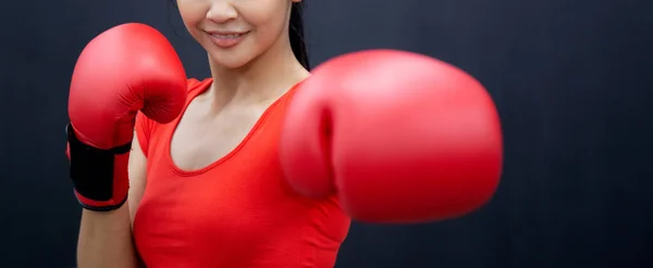 Bestemmelse Ung Asiatisk Kvinde Med Motivation Boksning Fitnesscenter Aktiv Sport - Stock-foto