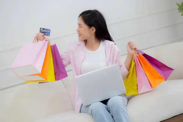 Young Asian Woman Sitting Sofa Using Laptop Computer Shopping Online — Stock Photo, Image